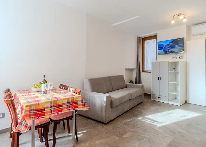 Dema-1 By Interhome דירה Mezzegra