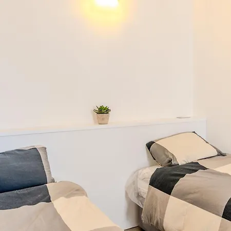 Lägenhet Dema-1 By Interhome